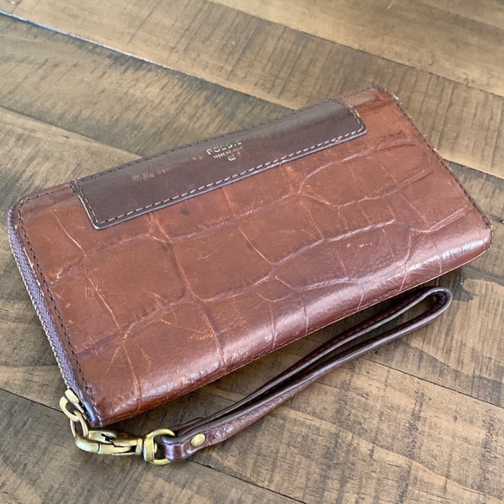 Fossil Brown Leather Wristlet Wallet